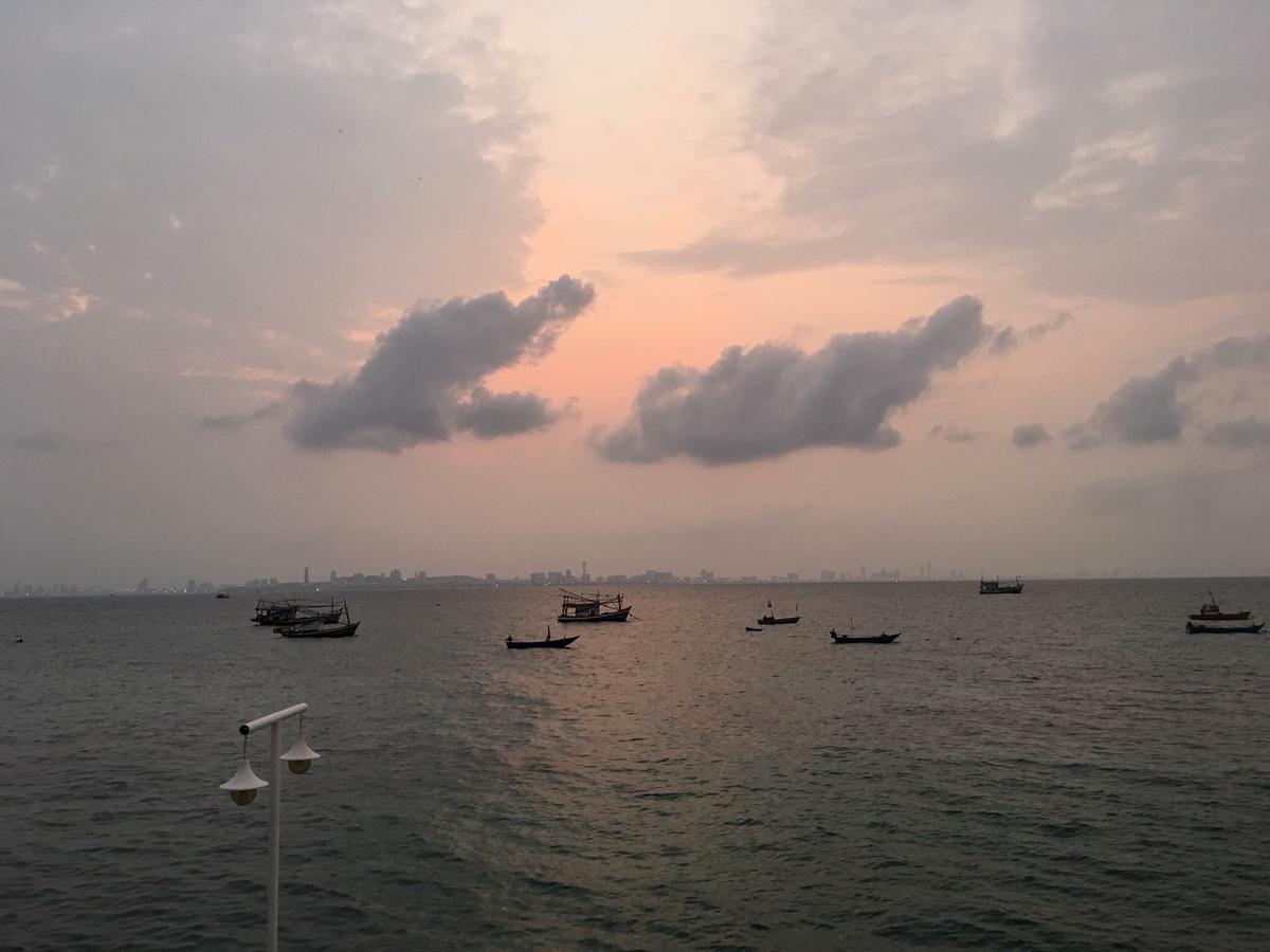 Island Inn Ko Lan Buitenkant foto